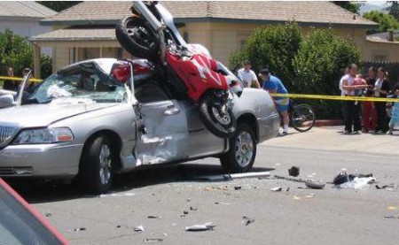 Accidente de tránsito - moto / auto - abogados especialistas en daños y perjuicios, Reclame su indemnización